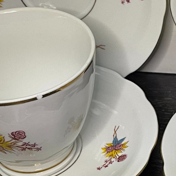 (small chips) Cmielow 2 Teacups & 4 Saucers Set - Picture 3 of 10